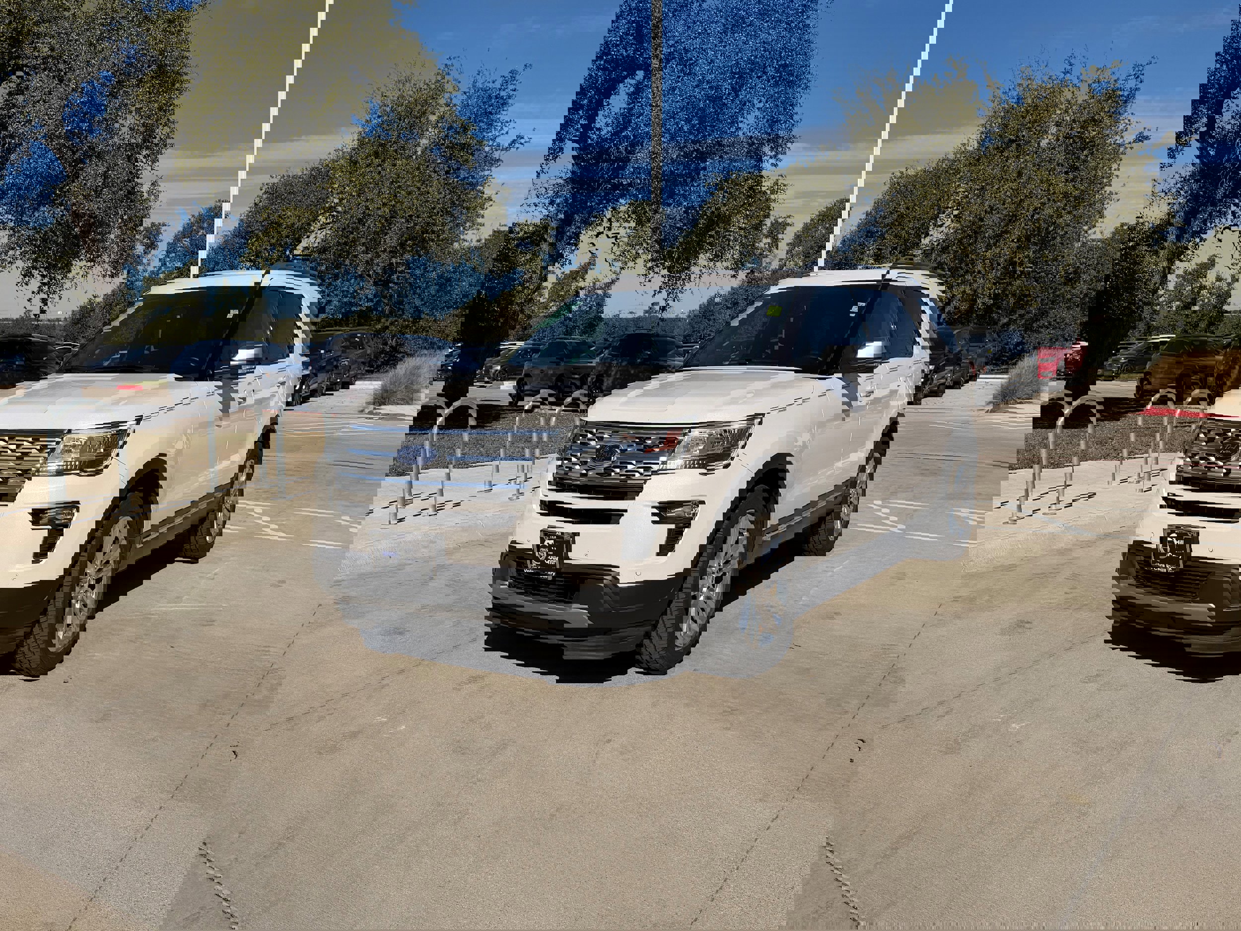 Used 2018 Ford Explorer XLT w/ Equipment Group 202A AWD/4WD image 2