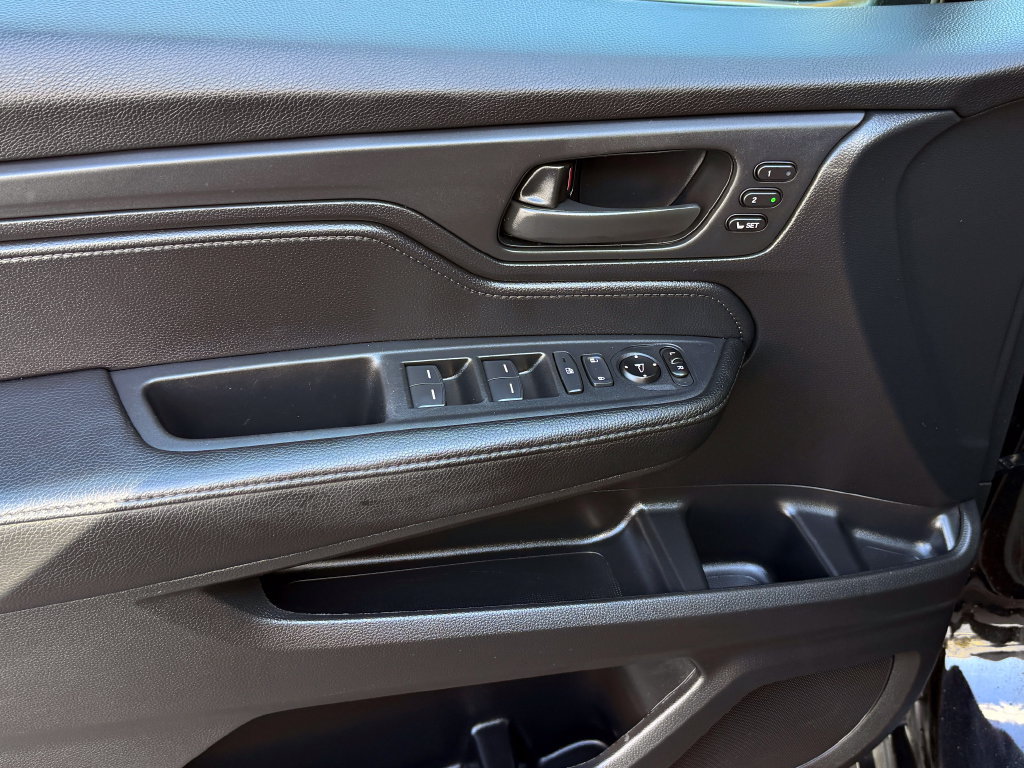 Used 2025 Honda Odyssey EX-L image 16