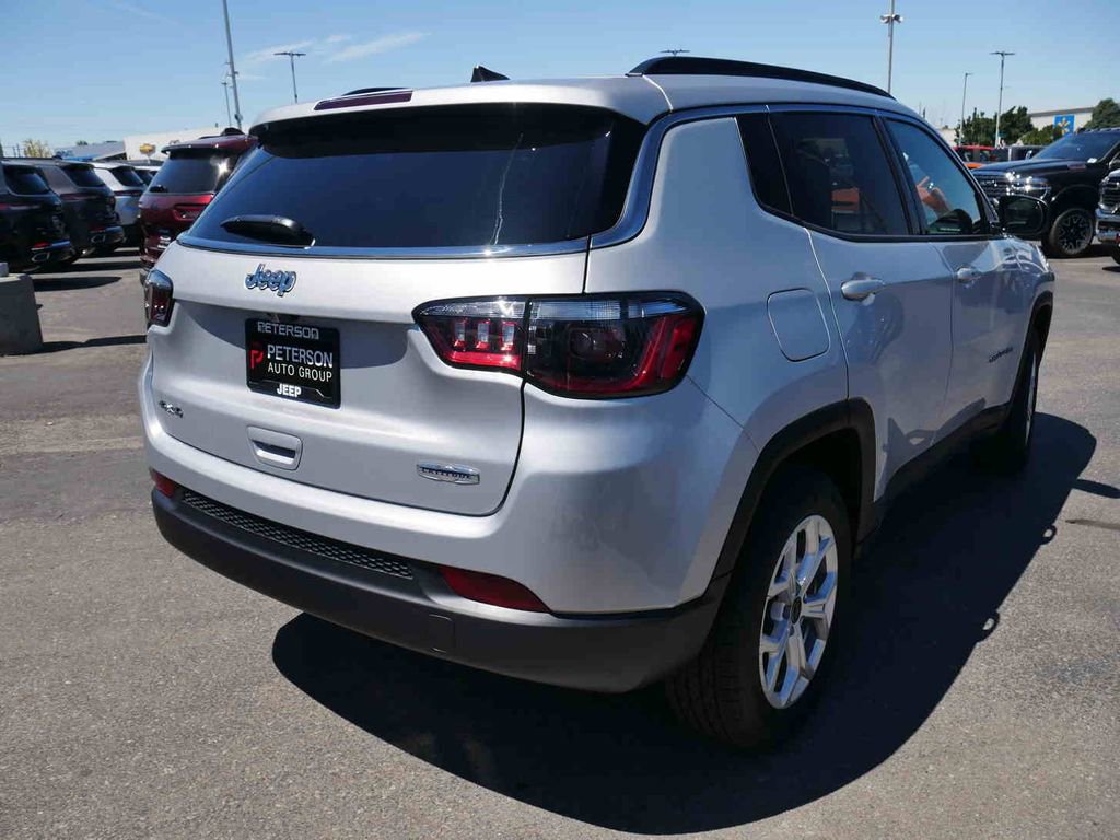 New 2025 Jeep Compass Latitude image 18