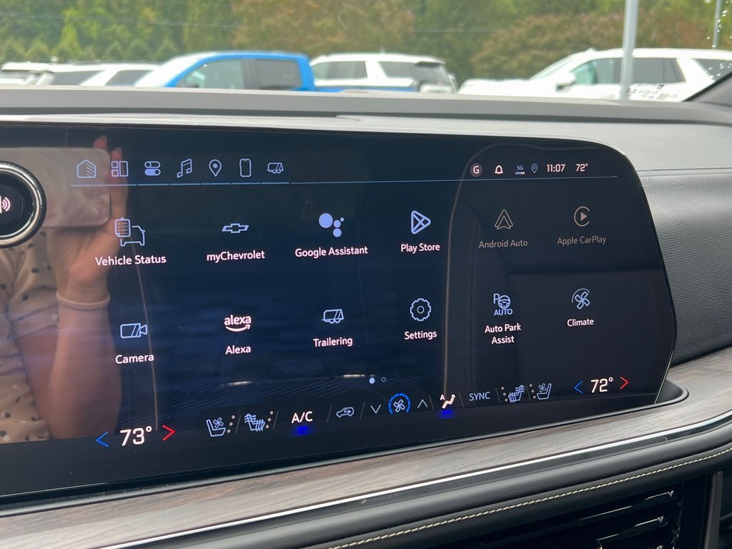 New 2025 Chevrolet Suburban Premier image 3