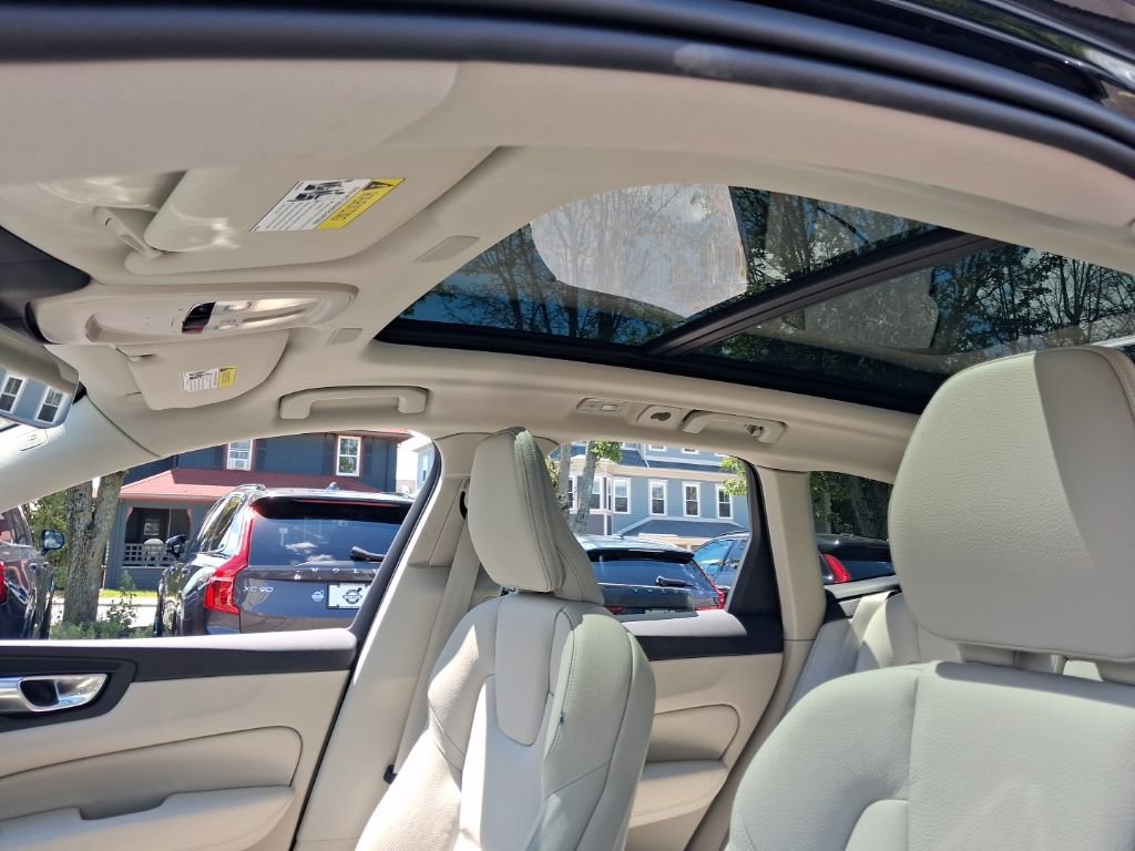 Certified 2024 Volvo XC60 B5 Core w/ Protection Package Premier AWD/4WD image 20