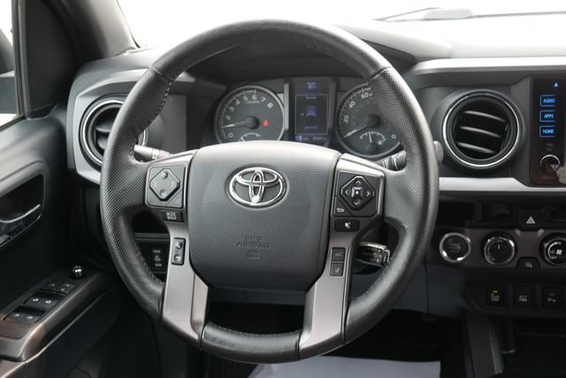 Used 2018 Toyota Tacoma TRD Off-Road w/ Technology Package AWD/4WD image 16