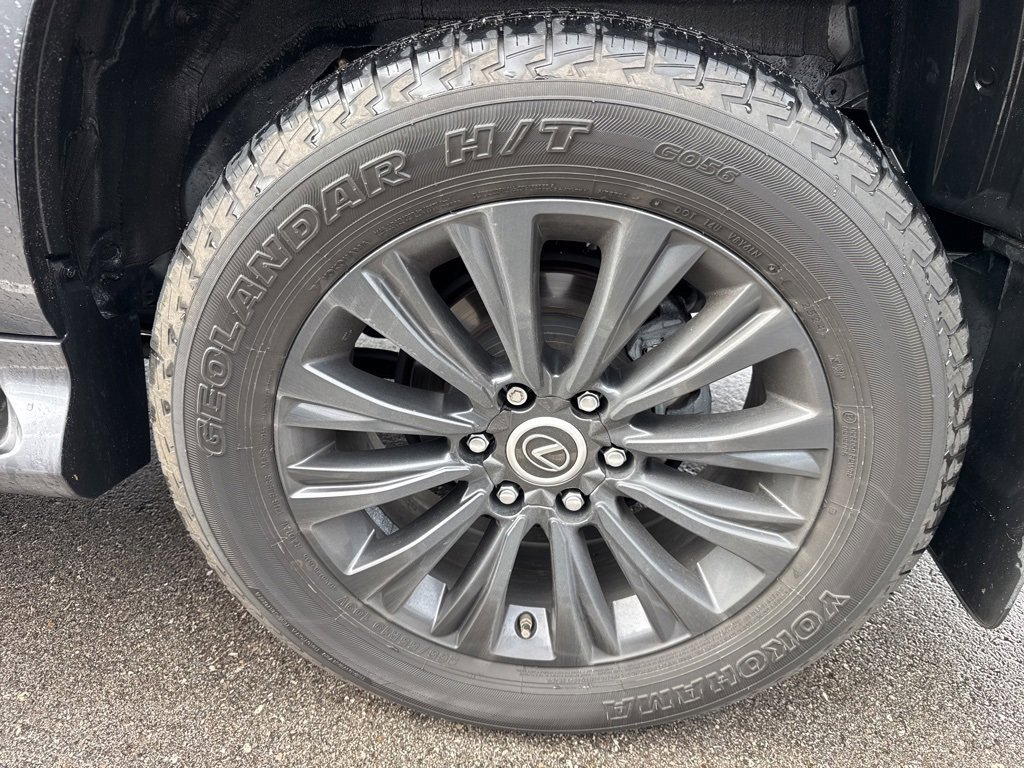 Used 2022 Lexus GX 460 Premium w/ Accessory Package image 22