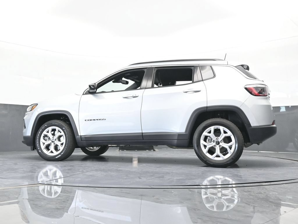 Used 2025 Jeep Compass Latitude AWD/4WD image 27