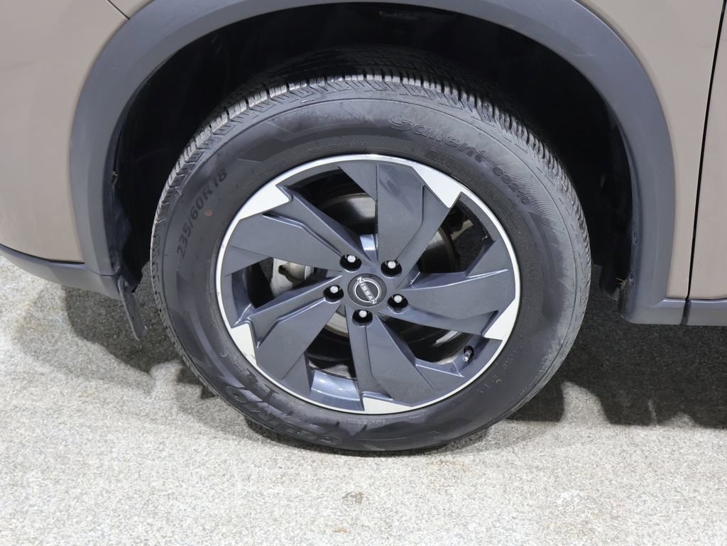 Used 2025 Nissan Rogue SV AWD/4WD image 9