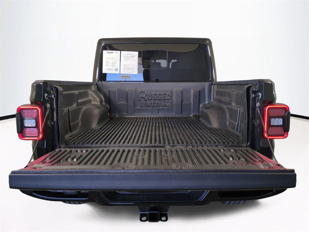 Used 2023 Jeep Gladiator Overland image 14