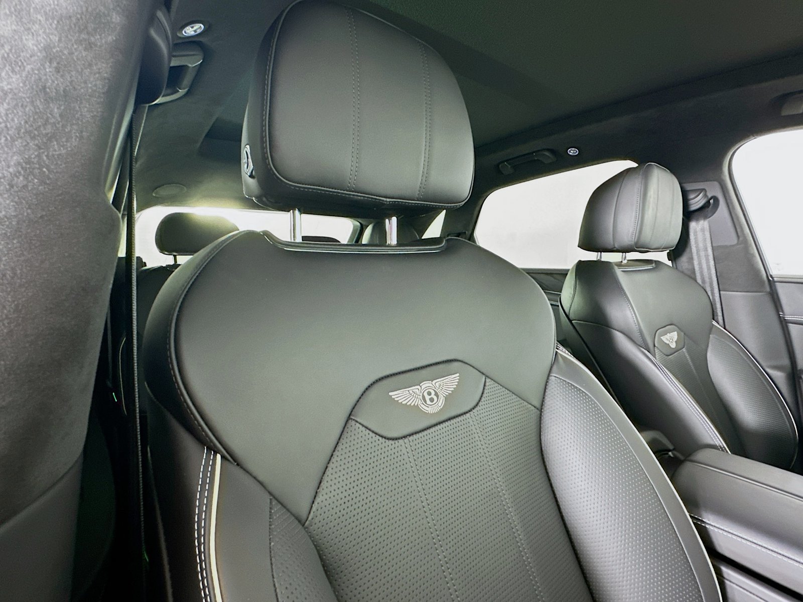 Used 2022 Bentley Bentayga AWD/4WD image 69