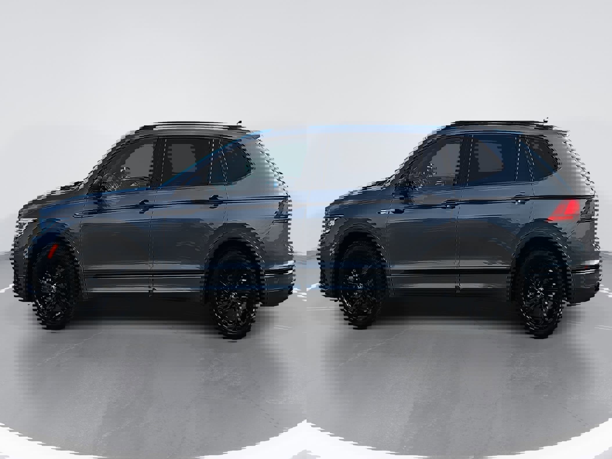 Used 2024 Volkswagen Tiguan SE R-Line image 6