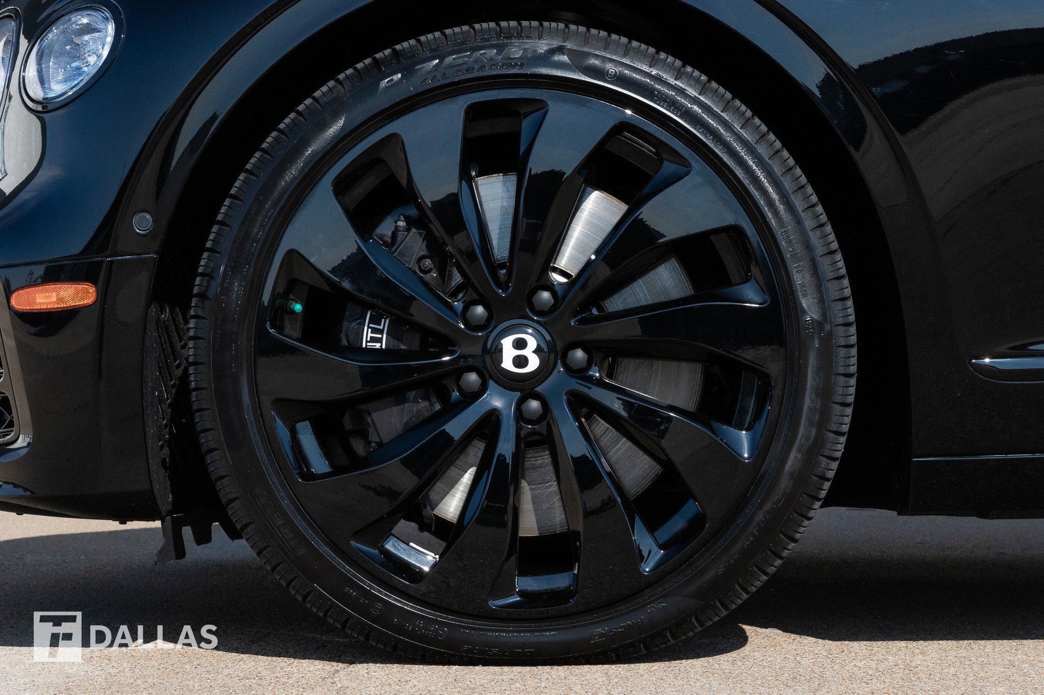 Used 2024 Bentley Flying Spur V8 image 8