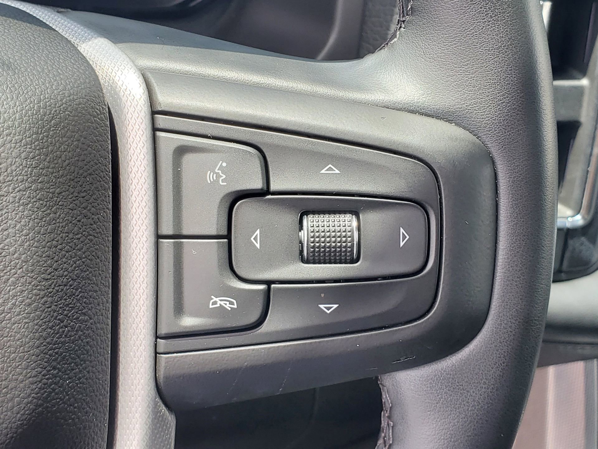 Used 2023 GMC Yukon XL Denali AWD/4WD image 25