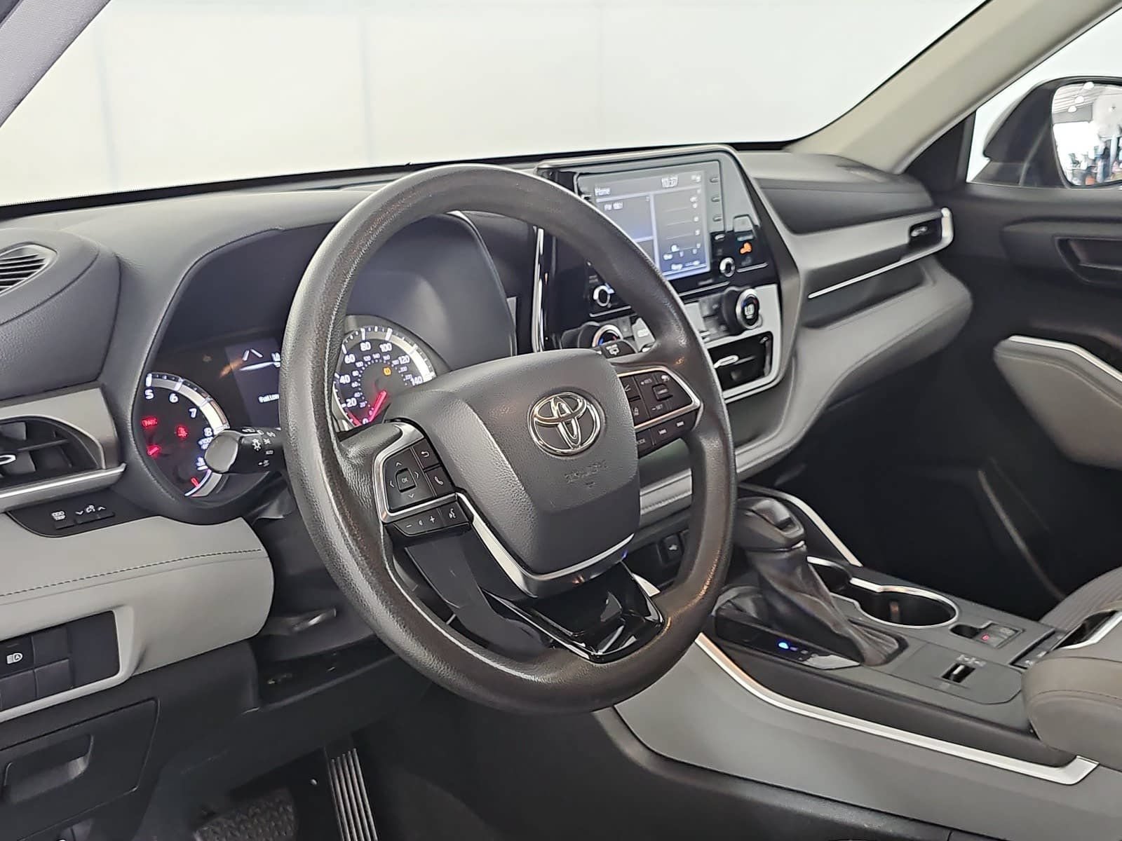 Used 2021 Toyota Highlander L FWD image 14