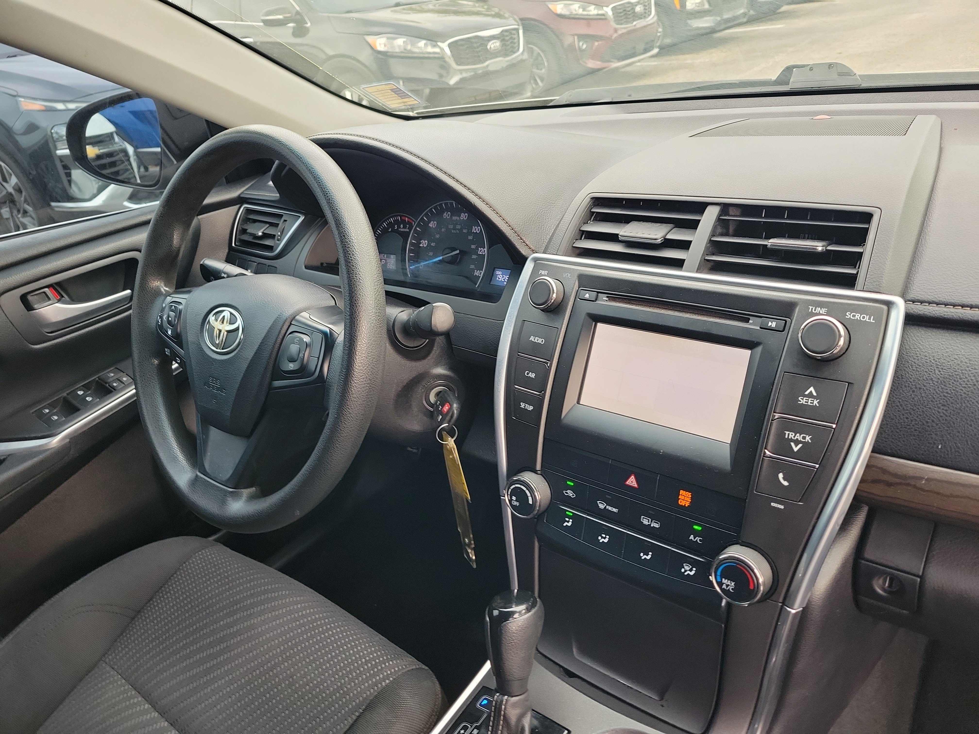 Used 2015 Toyota Camry LE image 8