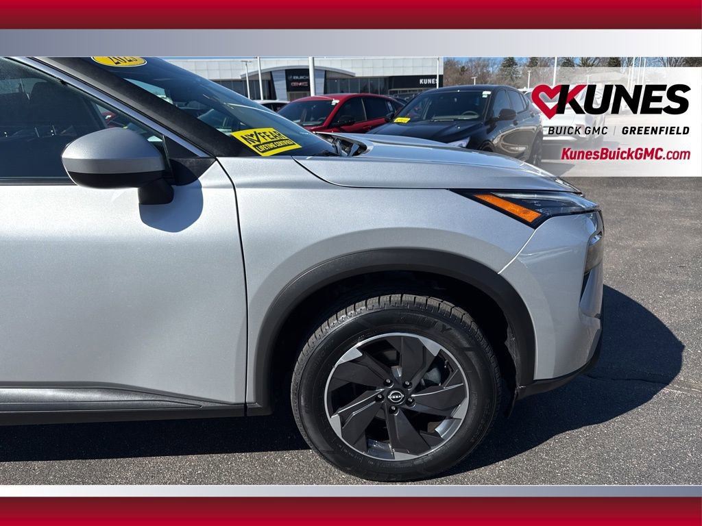 Used 2025 Nissan Rogue SV AWD/4WD image 13