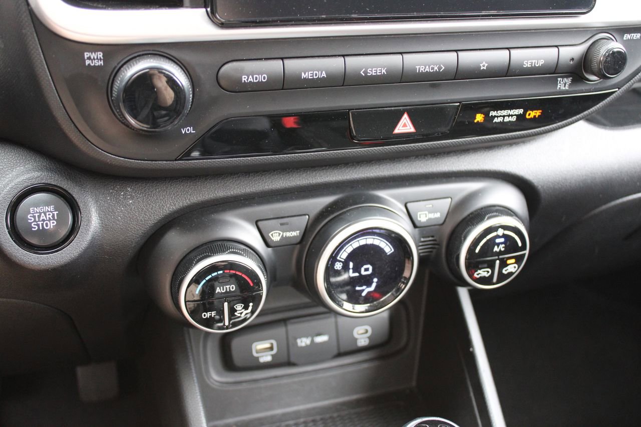 Used 2024 Hyundai Venue SEL image 24