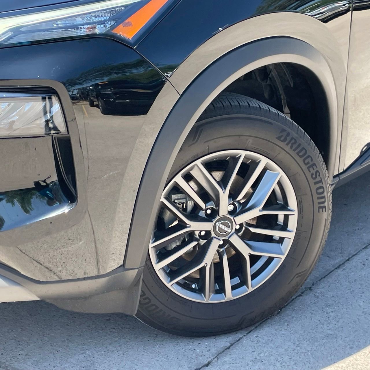 Used 2023 Nissan Rogue S AWD/4WD image 9