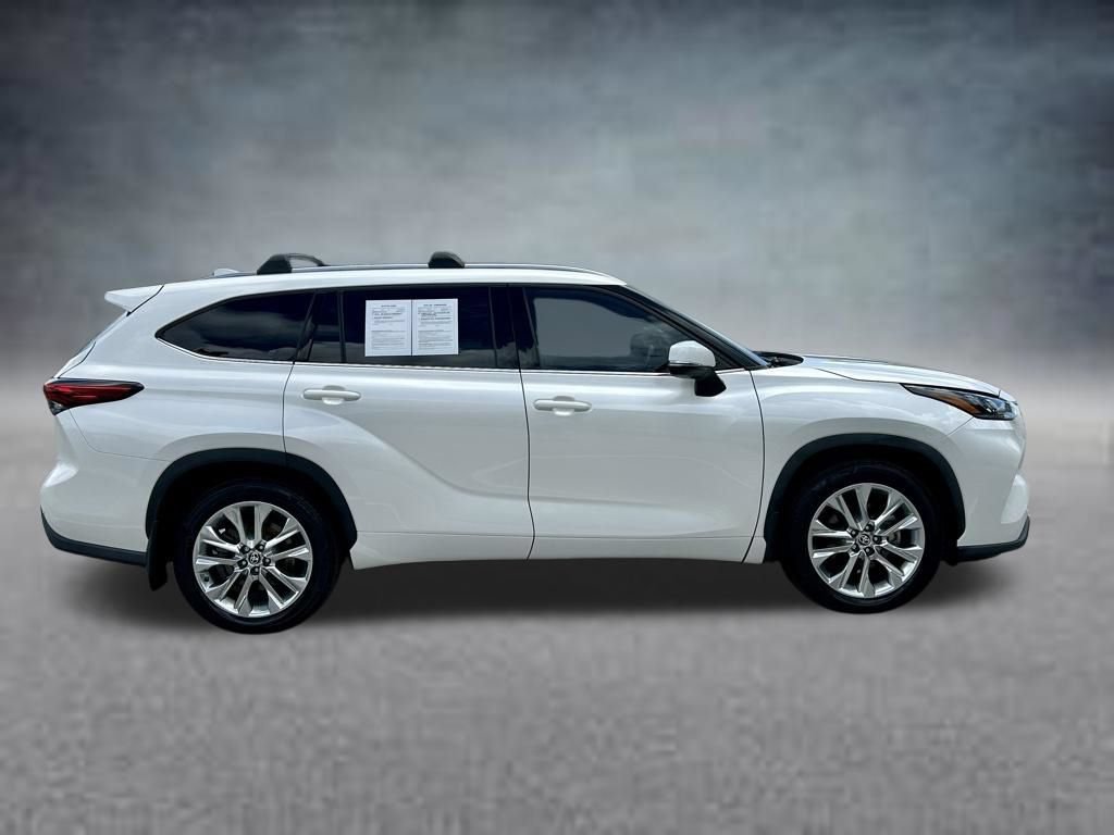 Used 2021 Toyota Highlander Limited AWD/4WD image 4