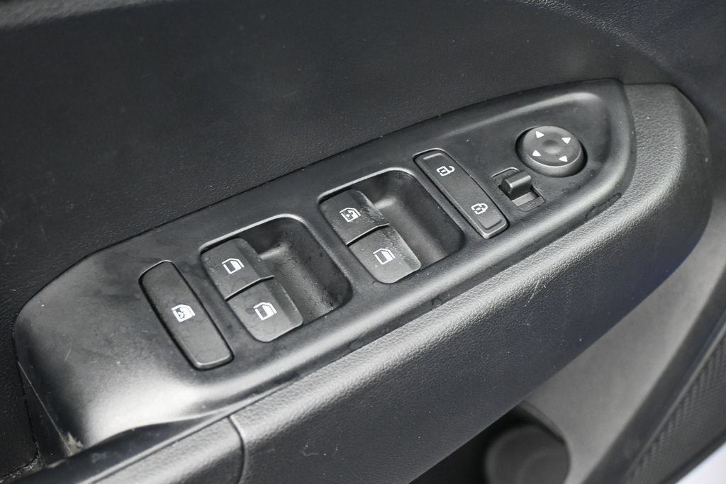 Used 2022 Hyundai Venue SEL FWD image 13