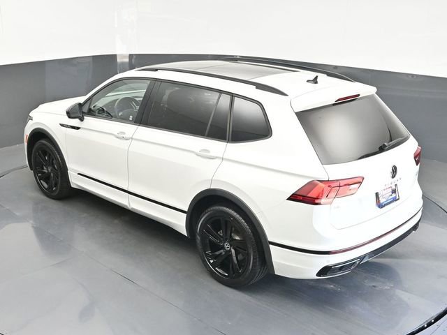 Used 2023 Volkswagen Tiguan SE R-Line FWD image 30