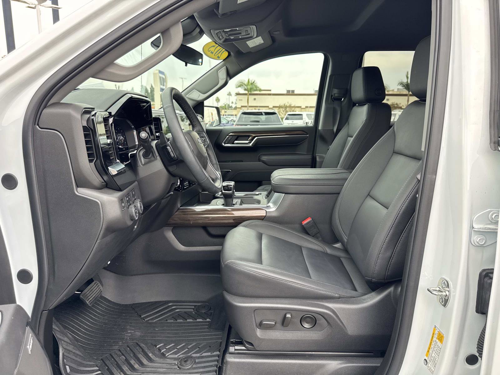 Used 2025 Chevrolet Silverado 1500 LT Trail Boss w/ Convenience Package II image 15