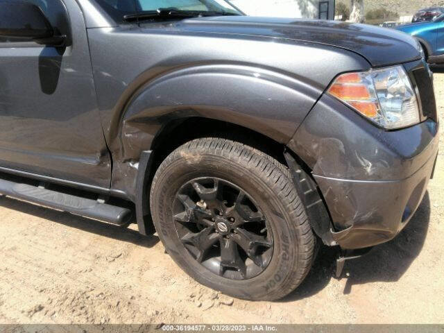 Used 2021 Nissan Frontier SV w/ Midnight Edition Floor Mats image 11