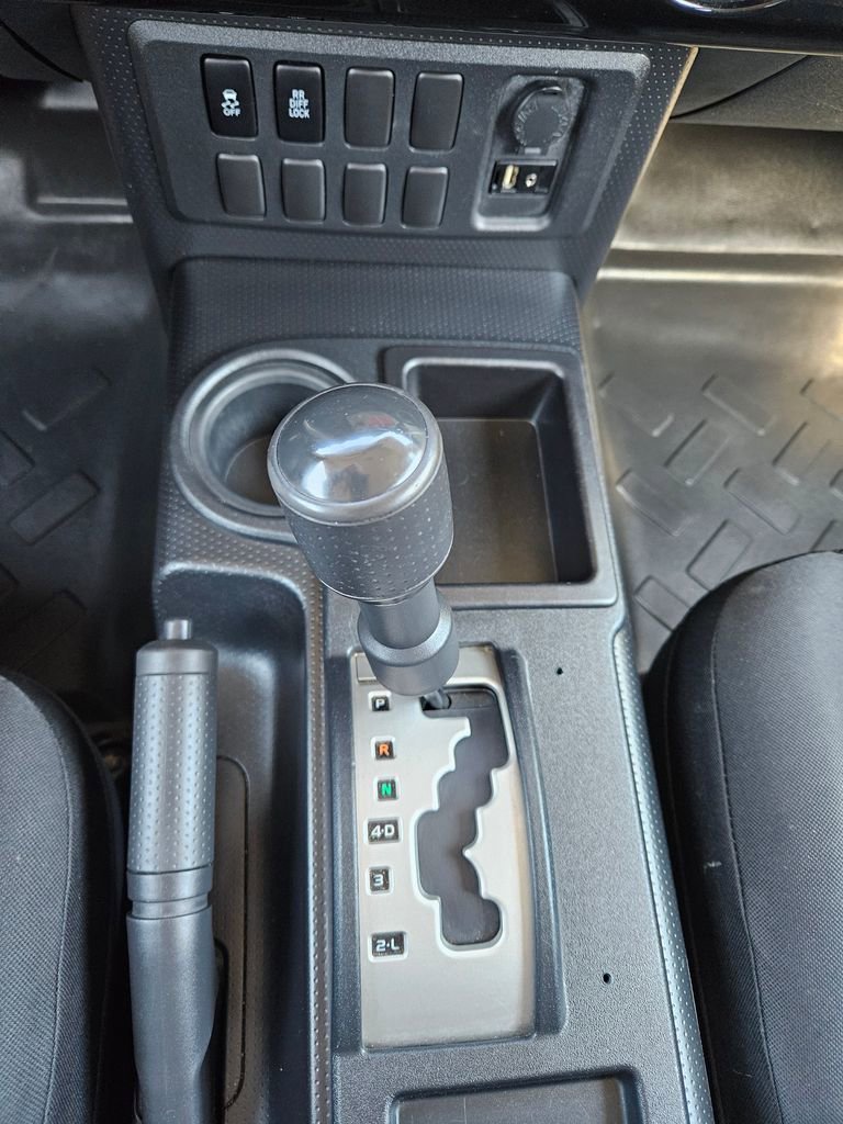 Used 2013 Toyota FJ Cruiser 2WD w/ Convenience Pkg image 15