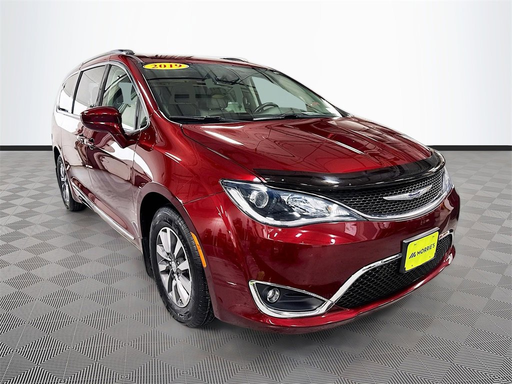 Used 2019 Chrysler Pacifica Touring-L Plus image 3