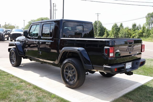 New 2025 Jeep Gladiator Sport image 30