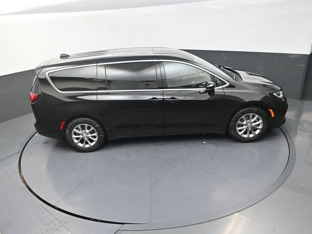 New 2026 Chrysler Pacifica Limited image 18