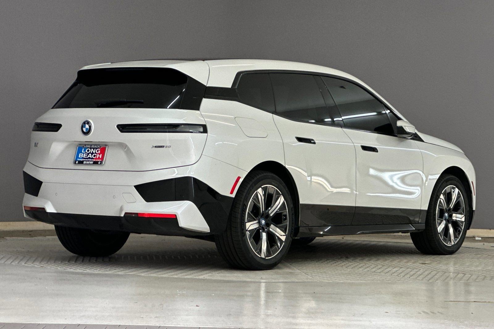 Used 2024 BMW iX xDrive50 w/ Sport Package image 8