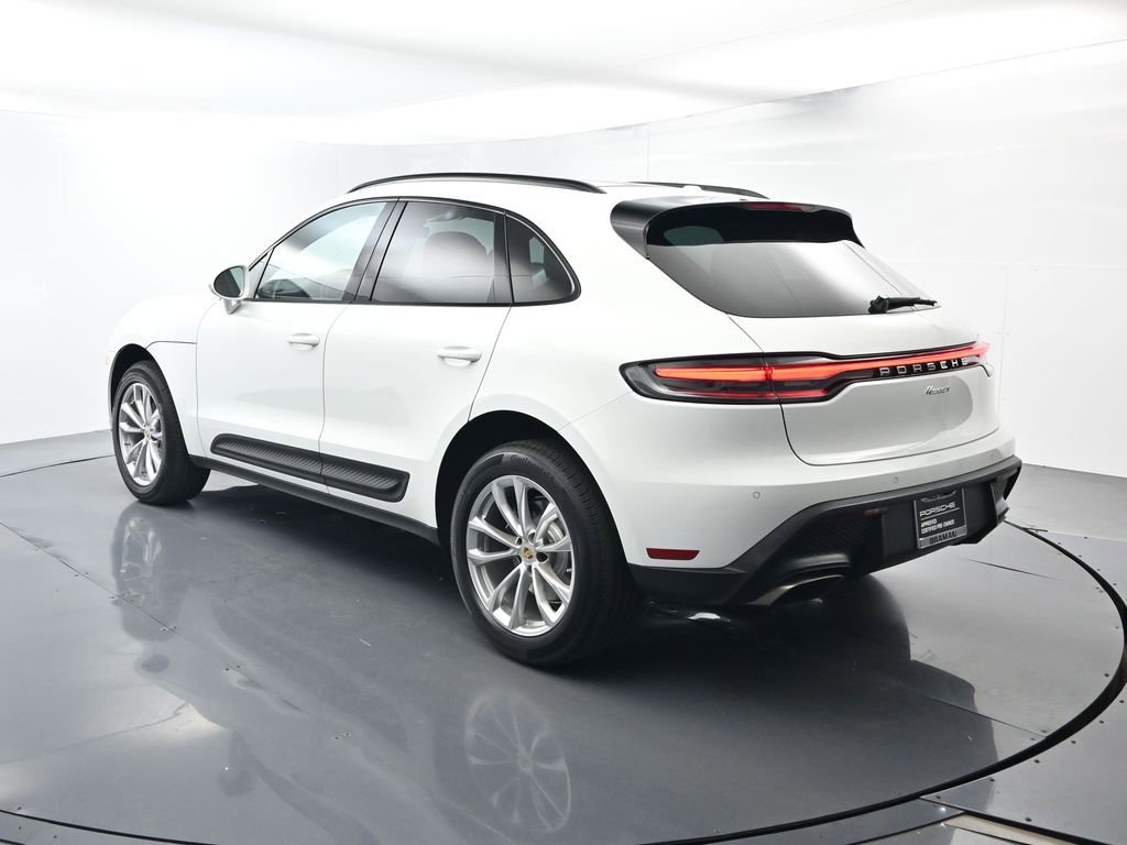 Certified 2022 Porsche Macan AWD/4WD image 3