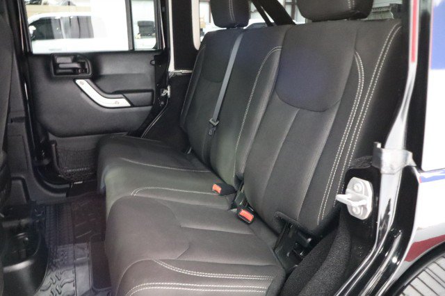 Used 2017 Jeep Wrangler Unlimited Sahara w/ Connectivity Group AWD/4WD image 9