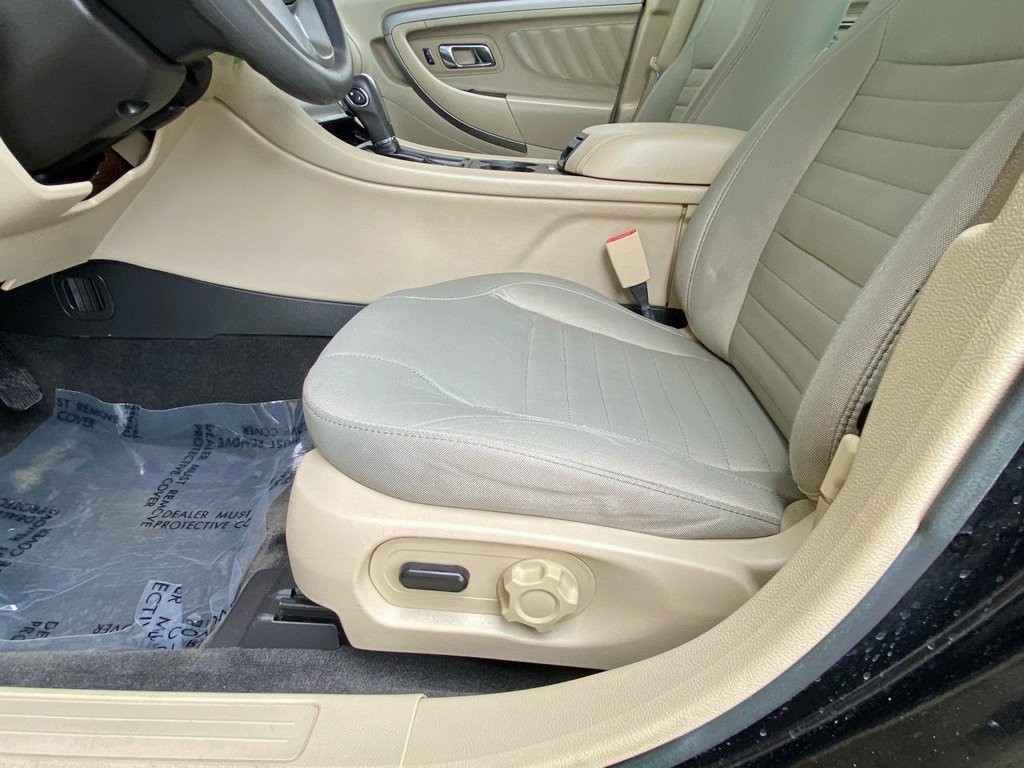 Used 2017 Ford Taurus SE FWD image 40