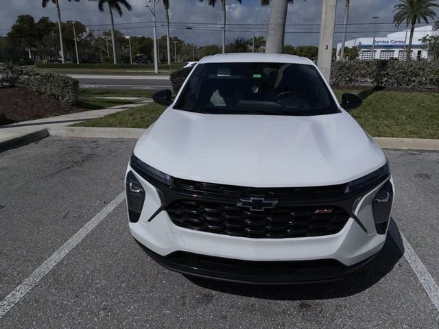 Used 2024 Chevrolet Trax RS w/ Driver Confidence Package image 2