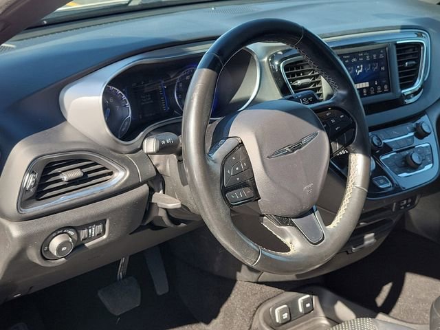 Used 2019 Chrysler Pacifica Touring Plus w/ S Appearance Package FWD image 18