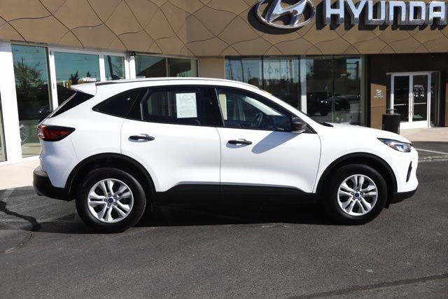 Used 2023 Ford Escape AWD image 2