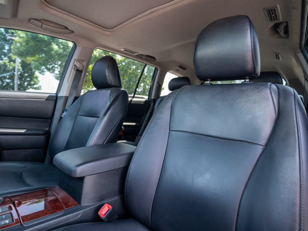 Used 2012 Toyota Highlander Limited w/ Tow Pkg AWD/4WD image 9