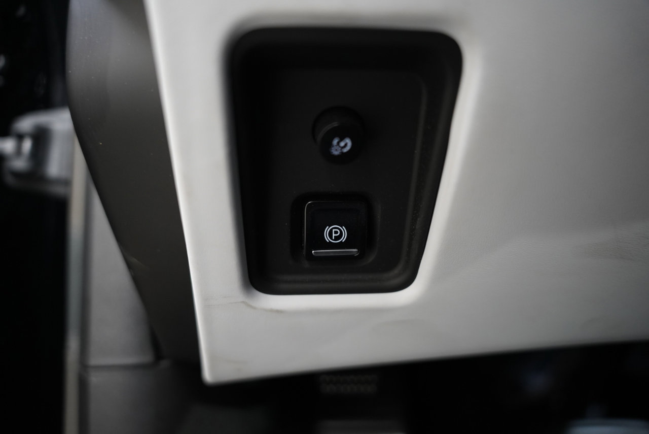 Used 2025 Chevrolet Corvette Stingray Premium Conv w/ Z51 Performance Package image 12