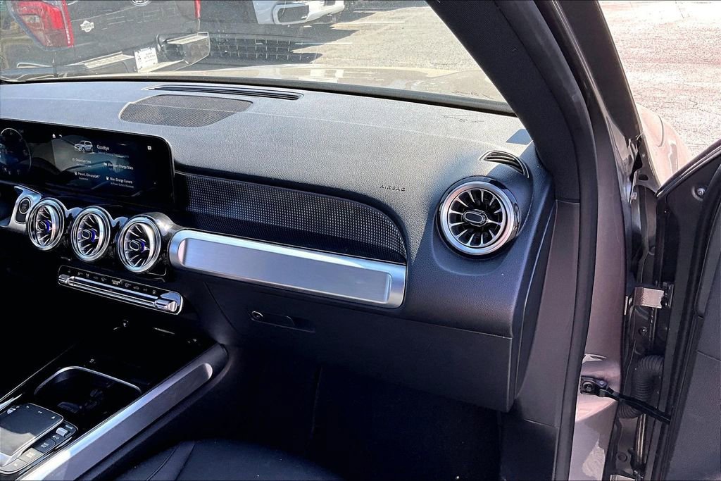 Used 2022 Mercedes-Benz EQB 350 4MATIC image 26
