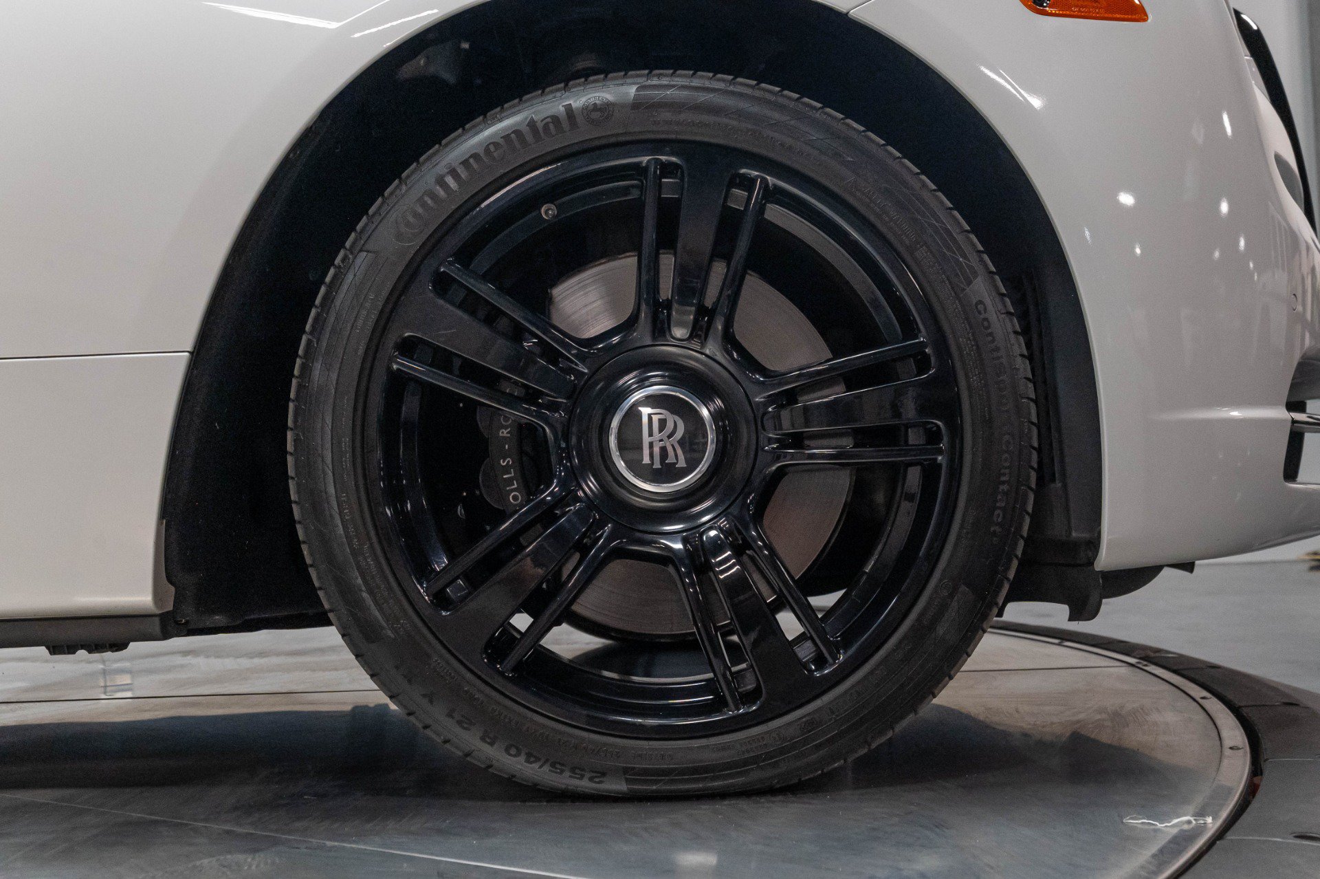 Used 2017 Rolls-Royce Dawn RWD image 38