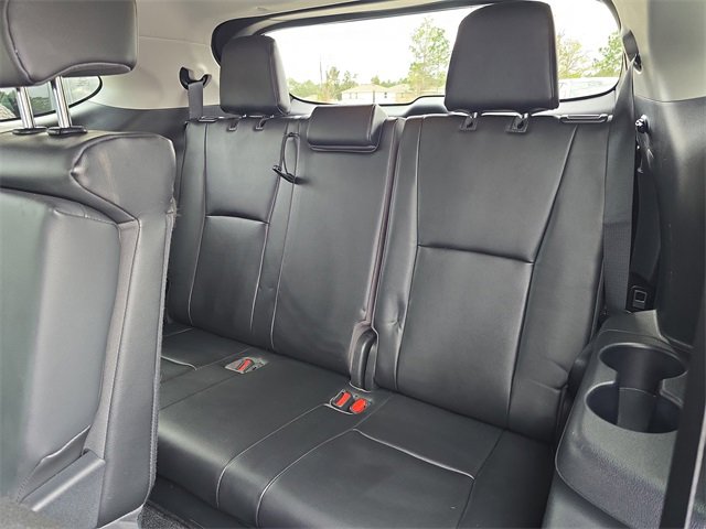 Used 2021 Toyota Highlander XLE image 14