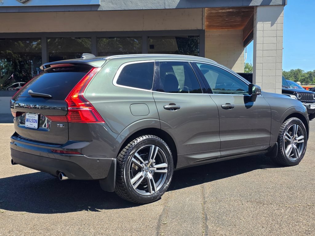 Used 2019 Volvo XC60 T5 Momentum w/ Multimedia Package AWD/4WD image 2