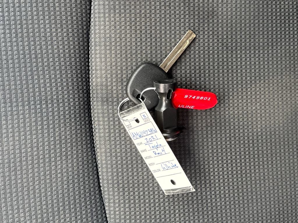 Used 2021 Toyota RAV4 LE image 29