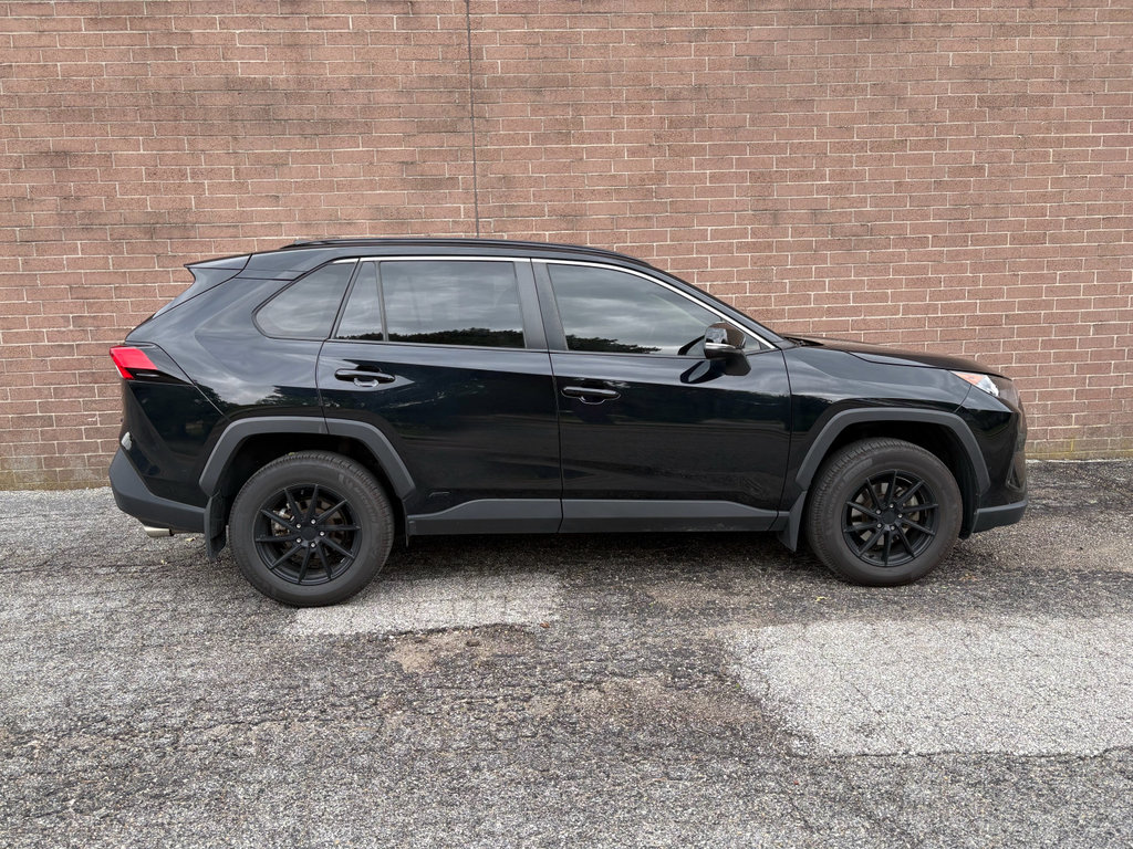 Used 2022 Toyota RAV4 LE AWD/4WD image 6