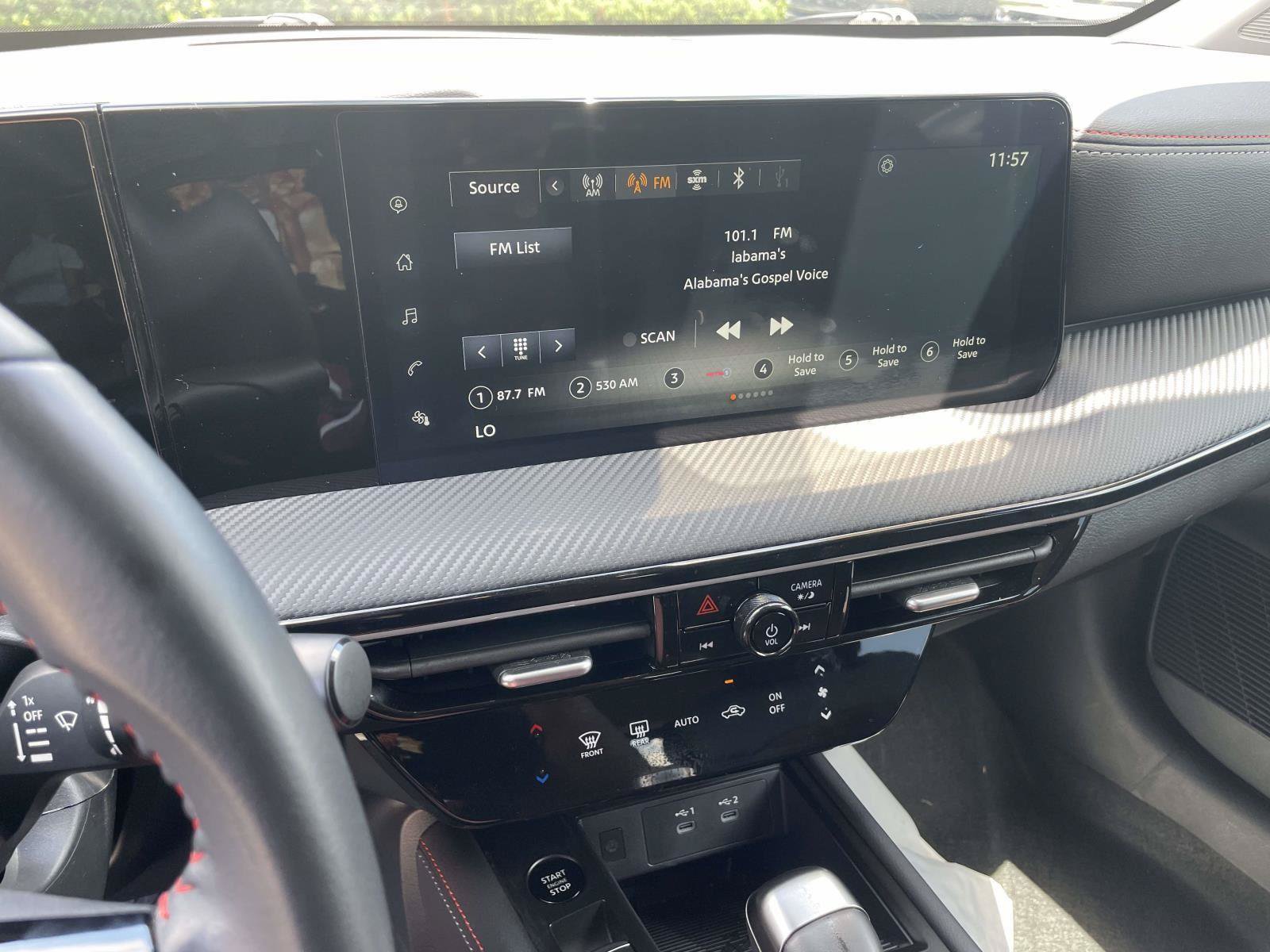 Used 2025 Nissan Kicks SR FWD image 12