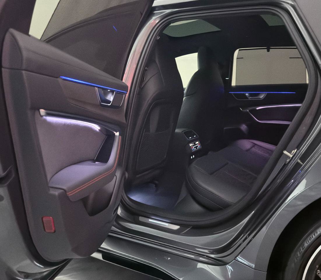 Used 2022 Audi RS 6 w/ Executive Package image 26