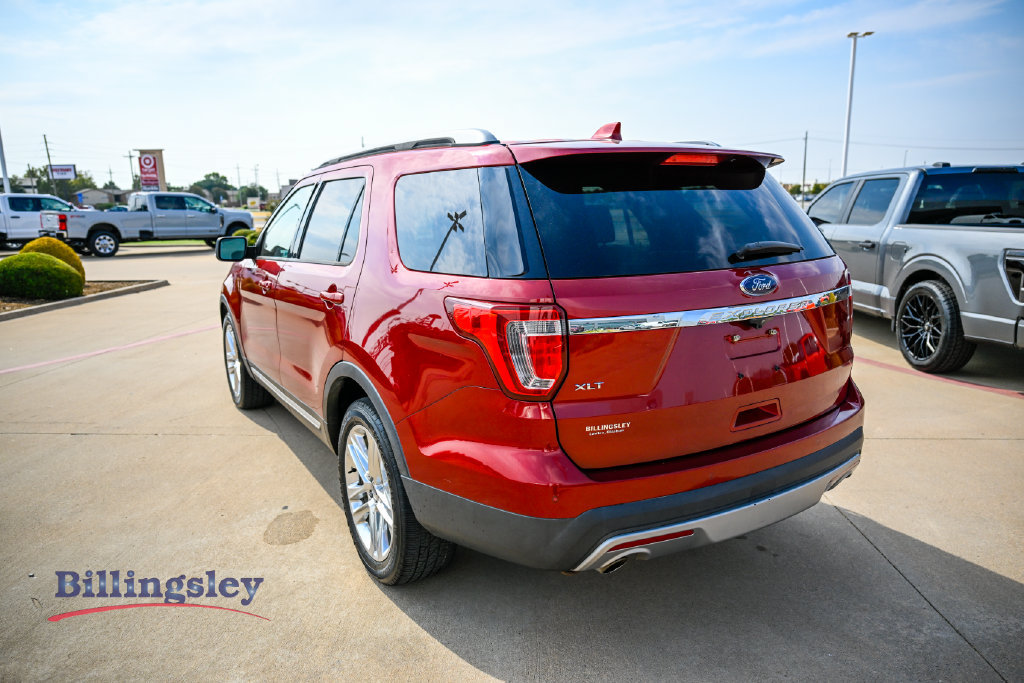 Used 2017 Ford Explorer XLT w/ Equipment Group 202A FWD image 5