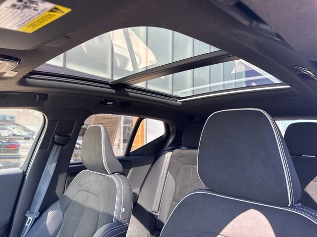 Certified 2025 Volvo XC40 B5 Plus image 26