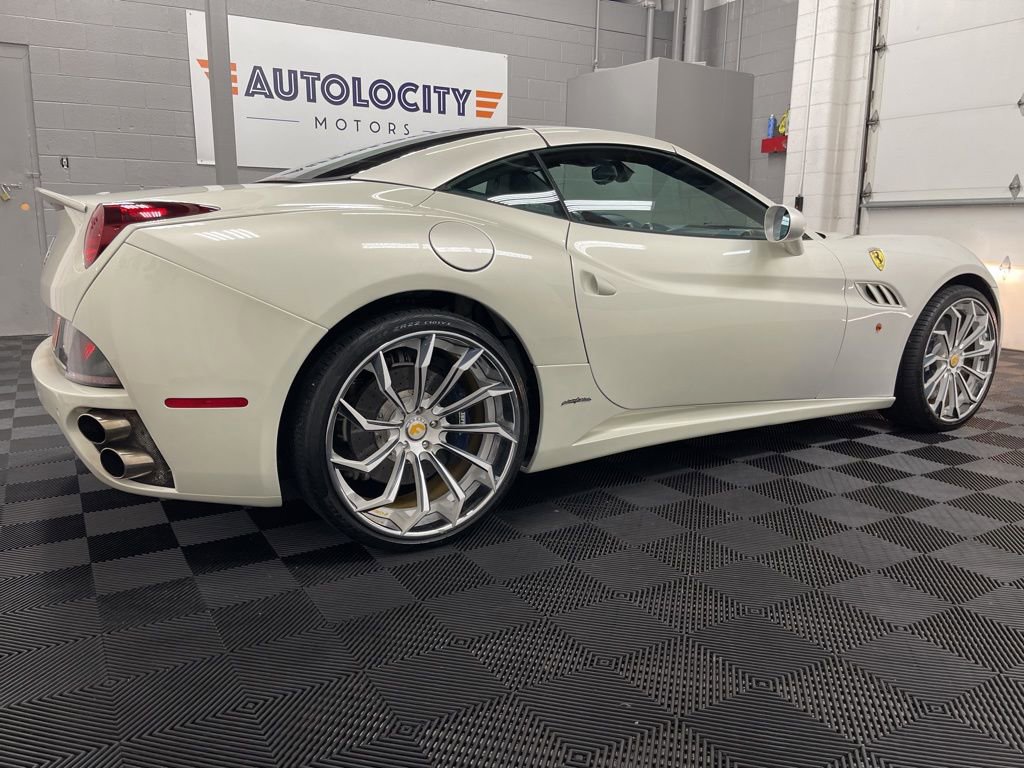 Used 2012 Ferrari California RWD image 11
