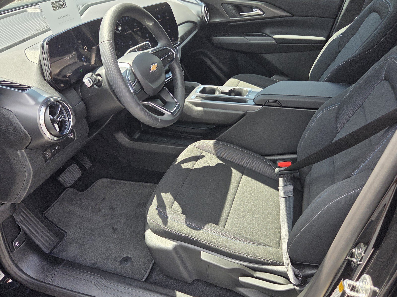 New 2026 Chevrolet Equinox EV LT w/ Midnight Package FWD image 5