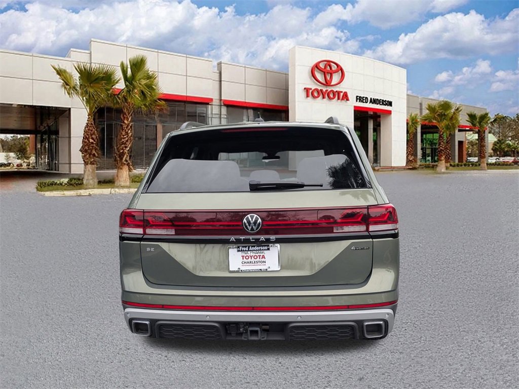 Used 2024 Volkswagen Atlas Peak Edition SE image 5